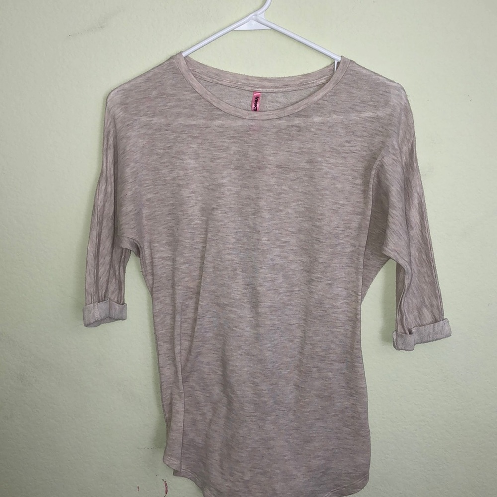 gray t-shirt